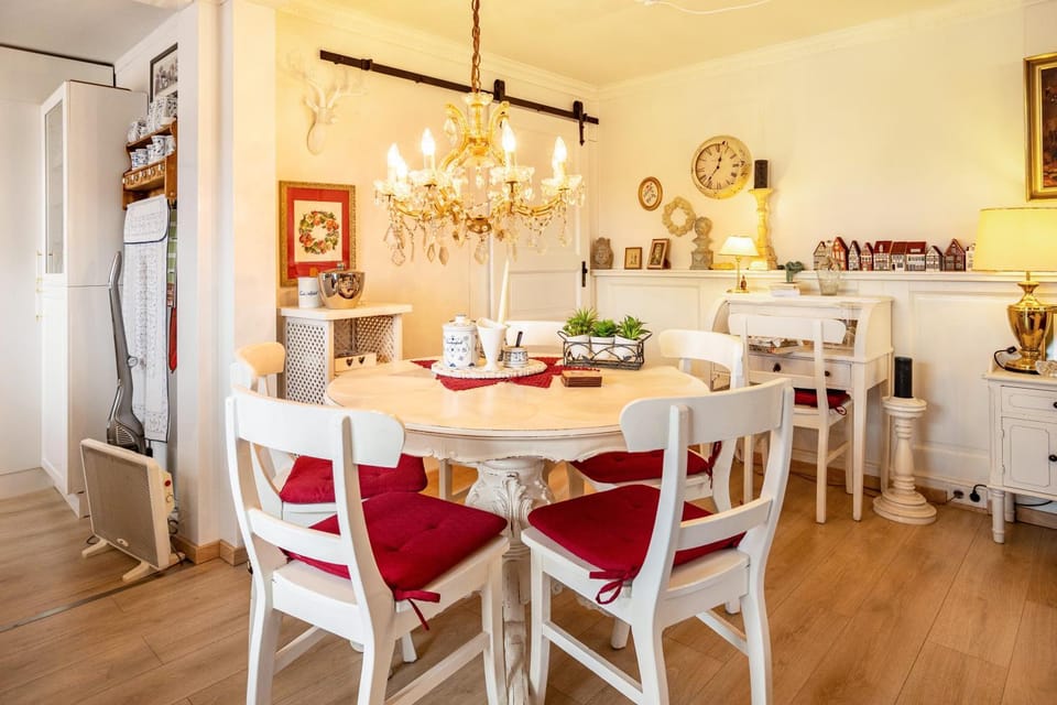 Property building, Kitchen or kitchenette, Living room
