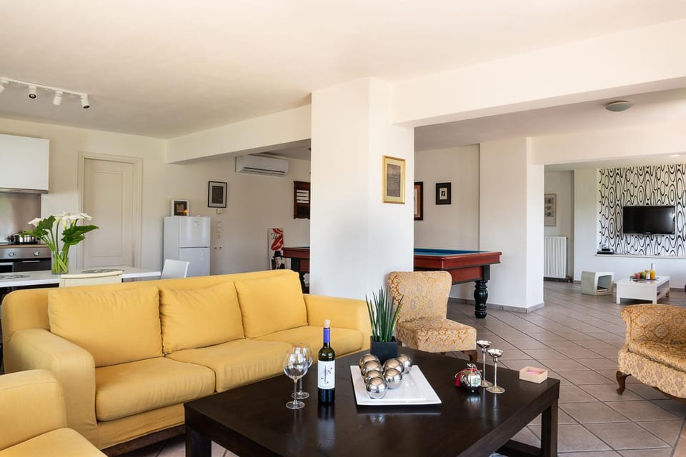 TV and multimedia, Living room, Photo of the whole room, Seating area