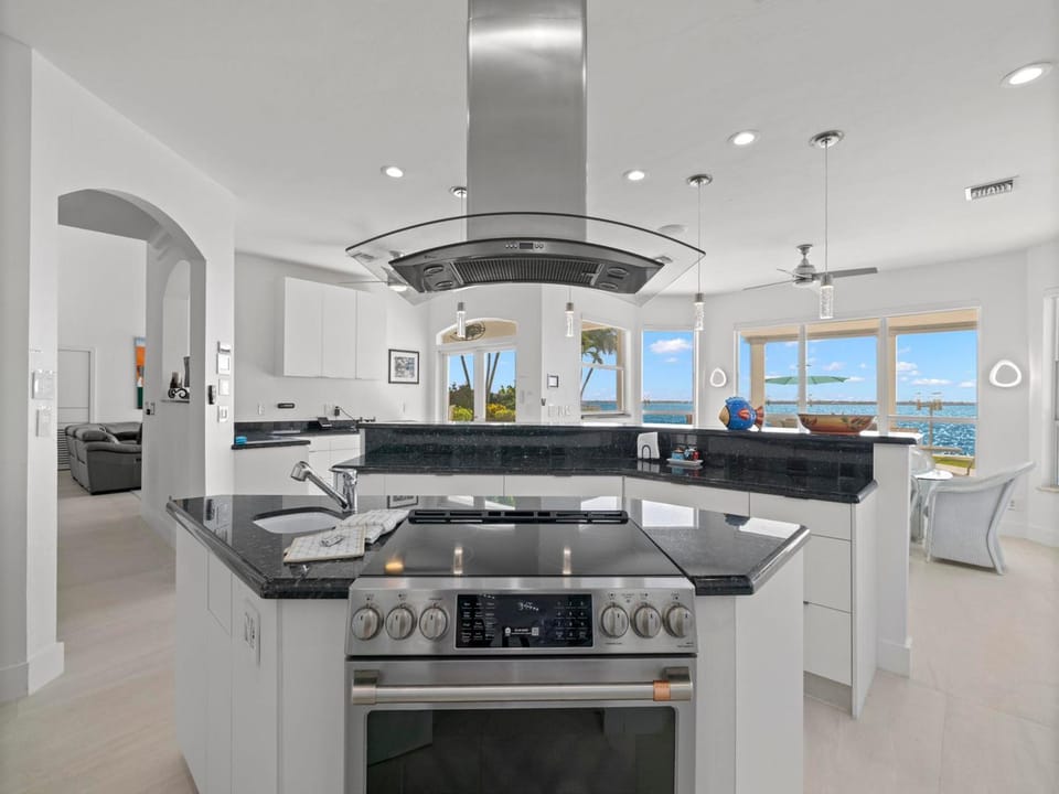 View (from property/room), Kitchen or kitchenette, Sea view, furniture, oven, stove