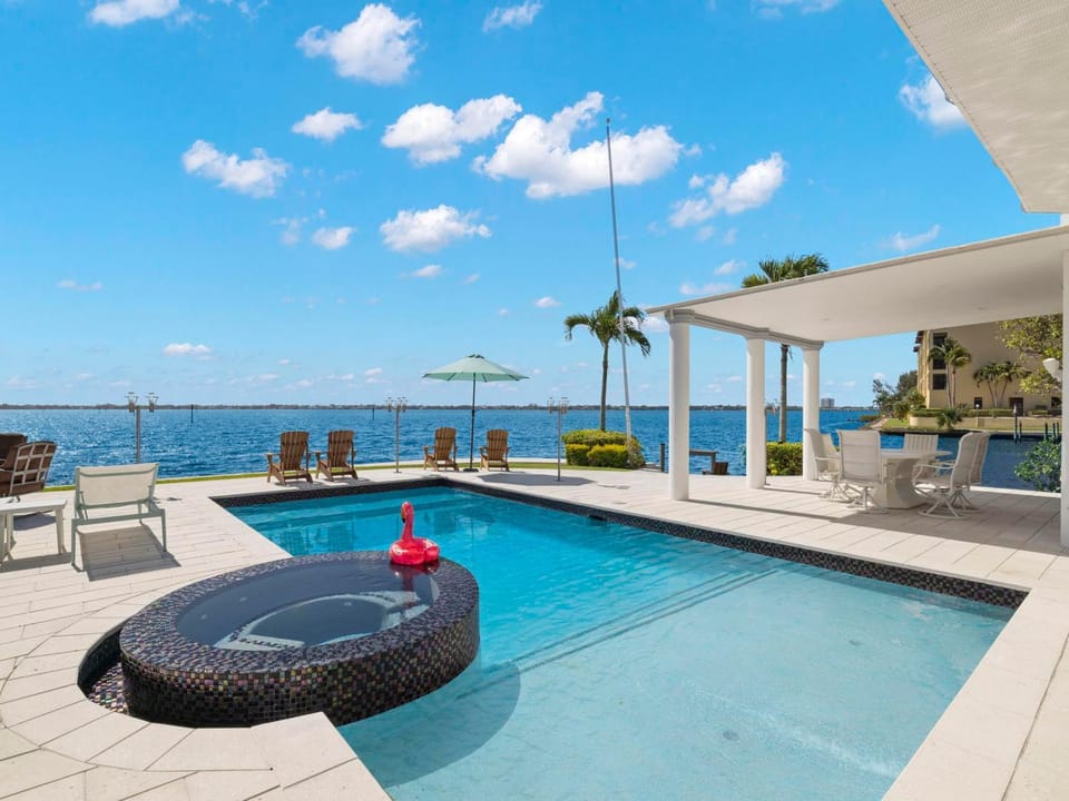 Hot Tub, Balcony/Terrace, Seating area, Sea view, Swimming pool