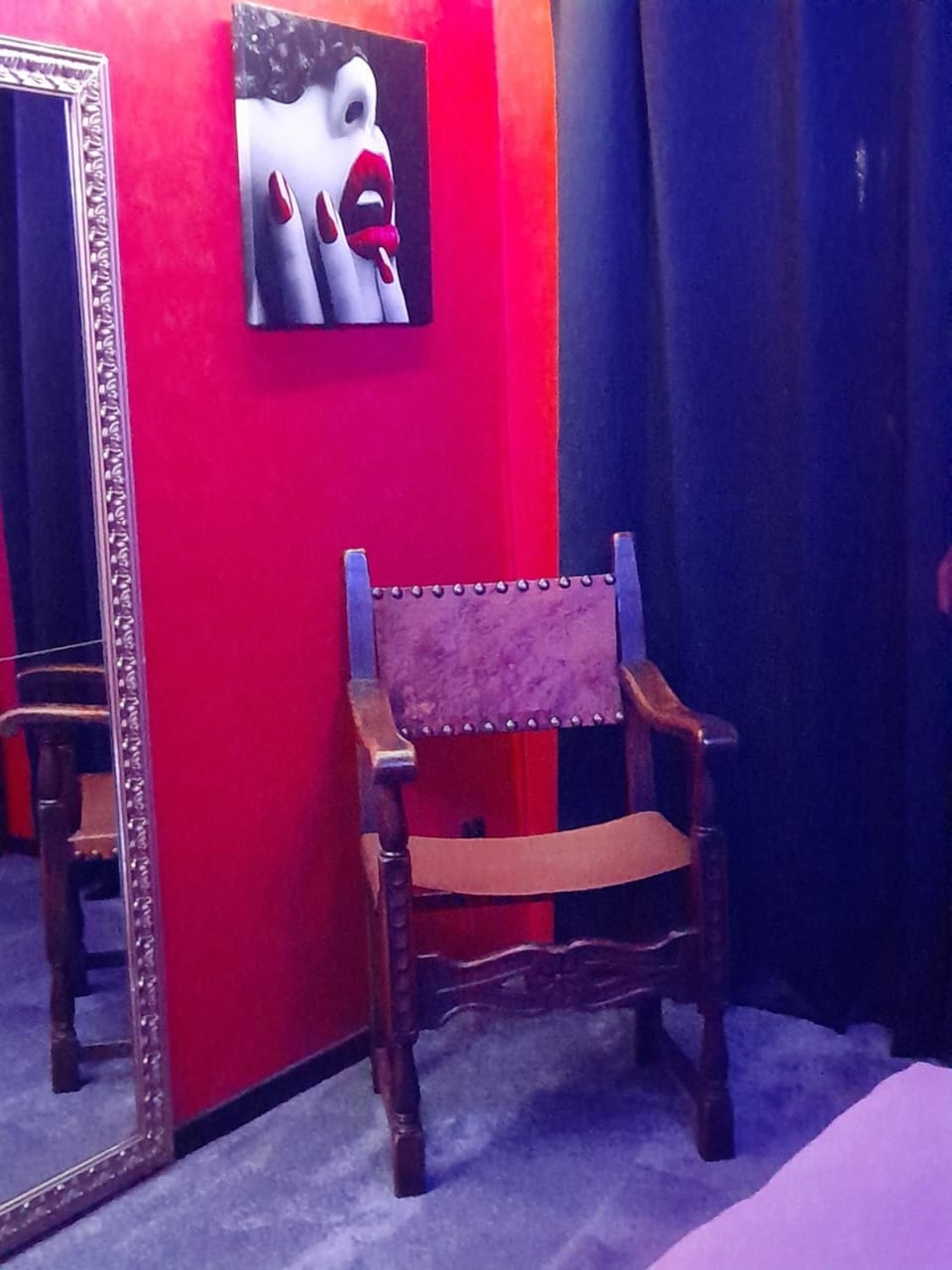 Bedroom, hair dresser