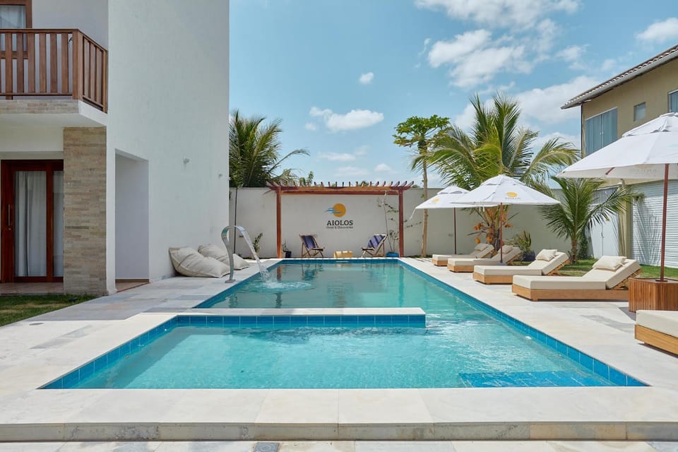 Property building, Patio, Day, Garden, Pool view, Swimming pool, sunbed