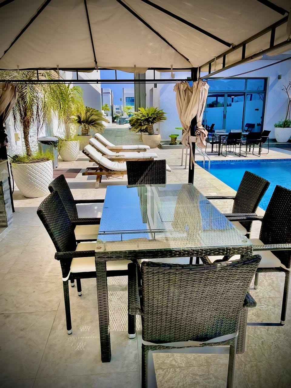 Seating area, Swimming pool, sunbed
