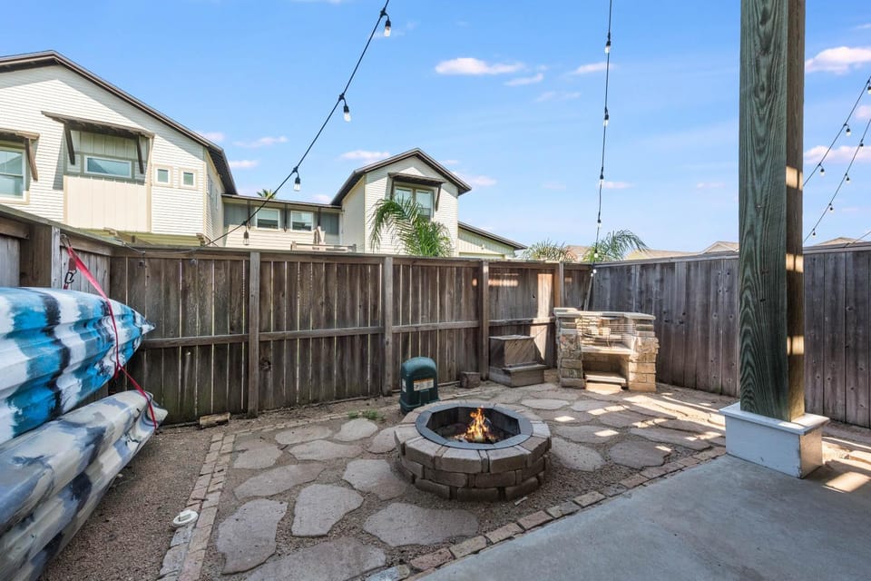 Patio, BBQ facilities, fireplace