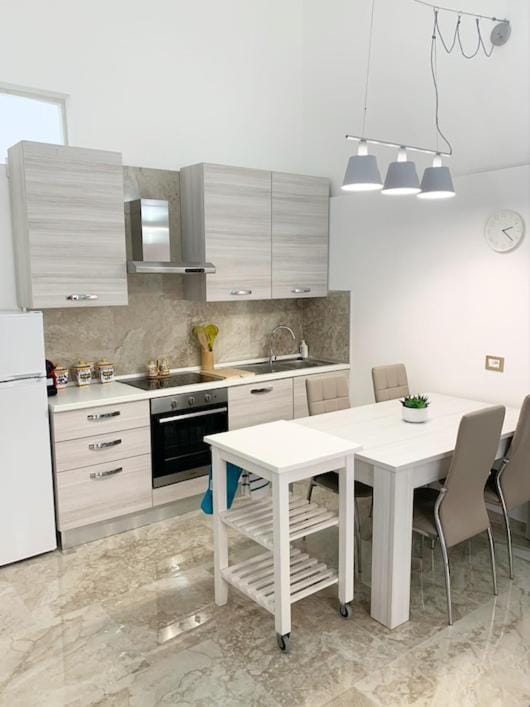 Kitchen or kitchenette, Dining area, pet friendly, stove