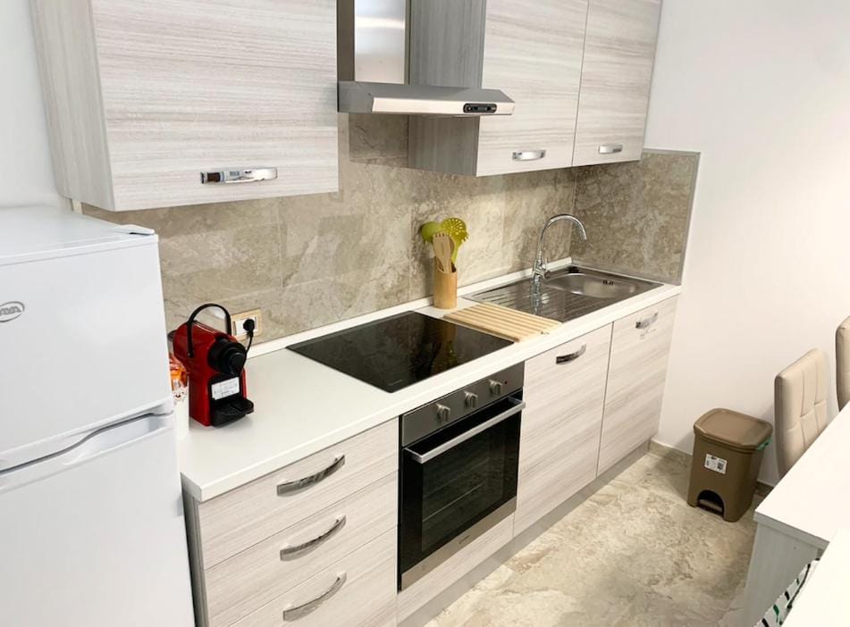 Kitchen or kitchenette, pet friendly, stove