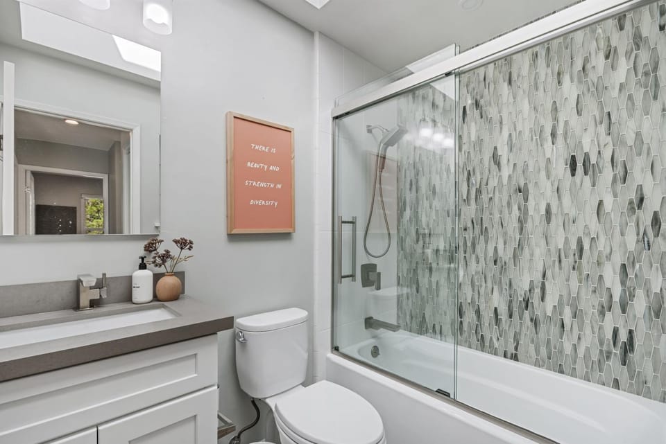 Shower, Toilet, Bathroom, Bath