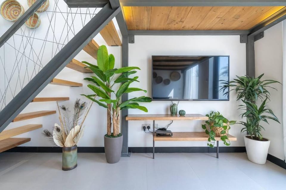 Tropical Loft with working station in JVC Apartment in Dubai