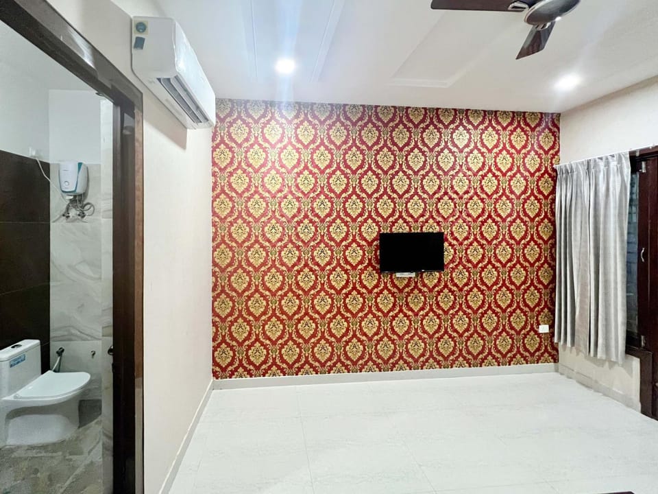 Bed, Bathroom, TV and multimedia, Bedroom
