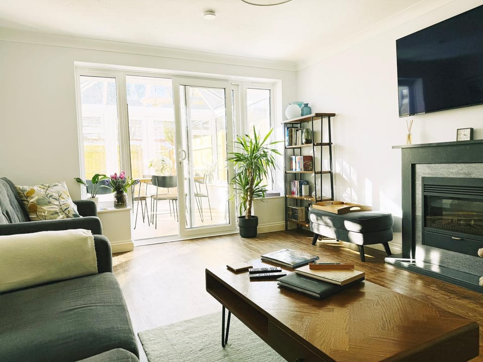TV and multimedia, Living room, Seating area