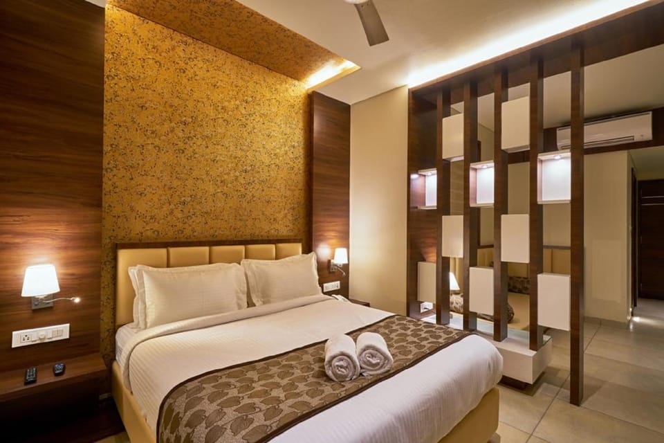 Bedroom, Breakfast