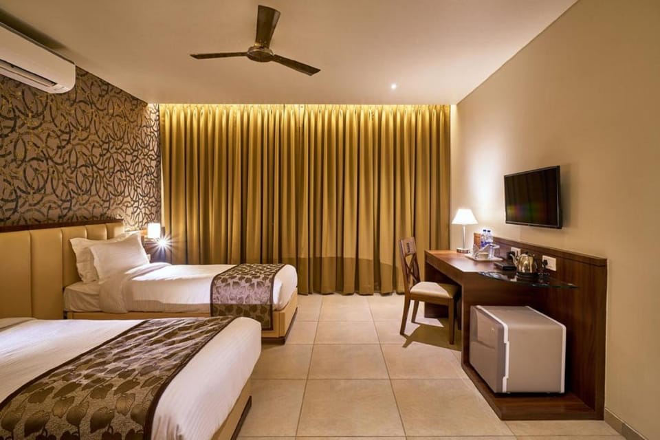 Bedroom, Breakfast
