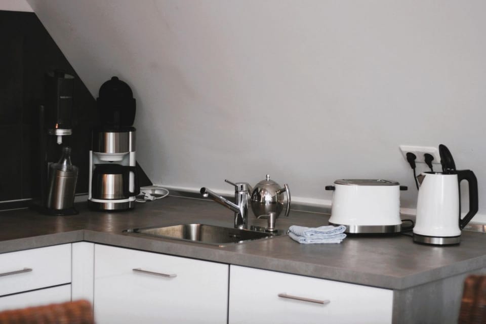 Coffee/tea facilities, Kitchen or kitchenette, dishwasher, toaster, kitchen