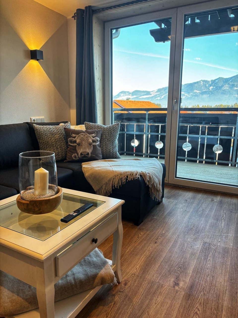 Natural landscape, View (from property/room), Balcony/Terrace, Living room, Photo of the whole room, Seating area, Mountain view