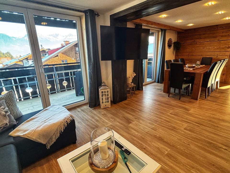 Living room, Seating area, Dining area