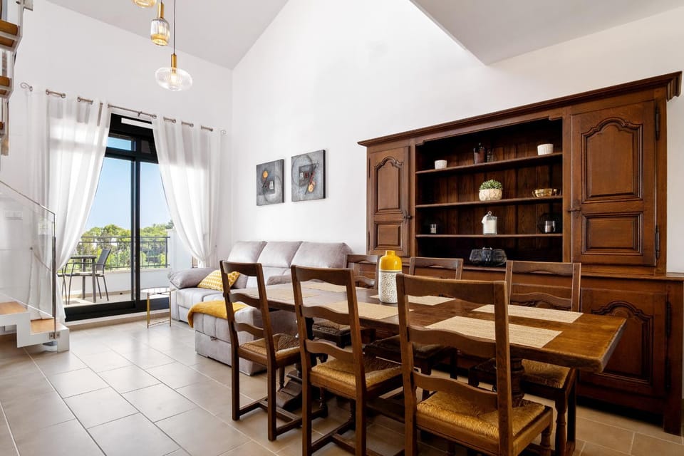Living room, Dining area