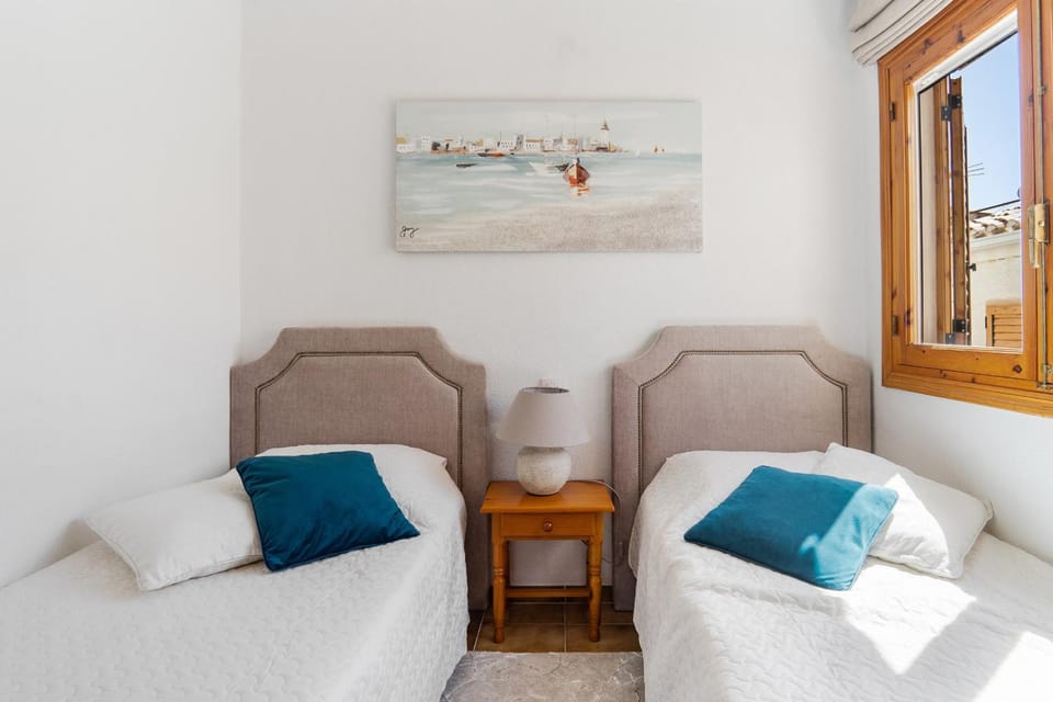 CB Living - 2 bedroom beach condo, Playa Flamenca Apartment in Vega Baja del Segura