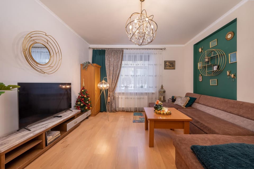 Bed, TV and multimedia, Living room