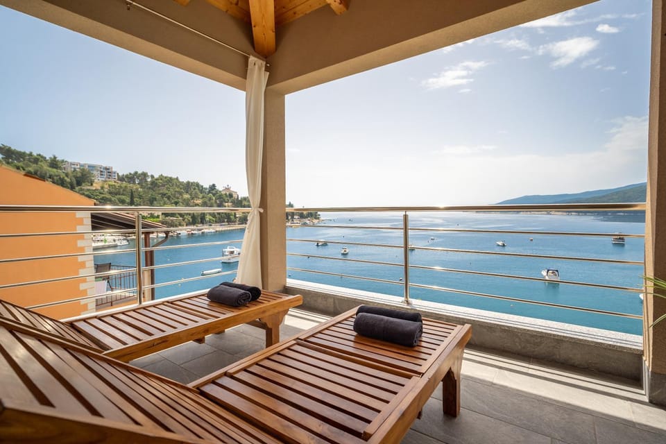 Day, Natural landscape, Balcony/Terrace, Sea view