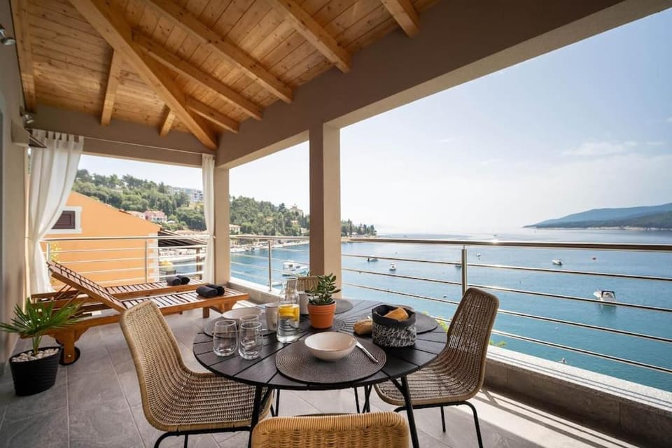 Day, Summer, View (from property/room), Balcony/Terrace, Seating area, Dining area, Sea view, Sunrise, Sunset