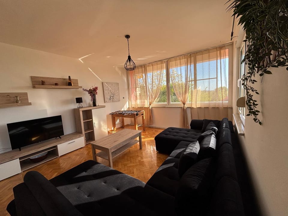 TV and multimedia, Seating area