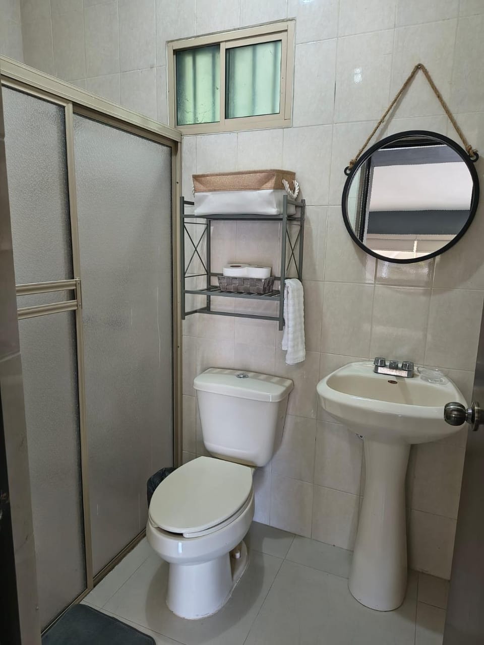 Bathroom, towels
