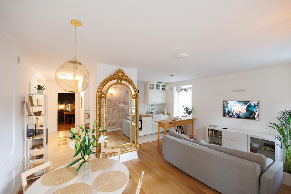 Communal lounge/ TV room, TV and multimedia, Living room, Seating area, Evening entertainment