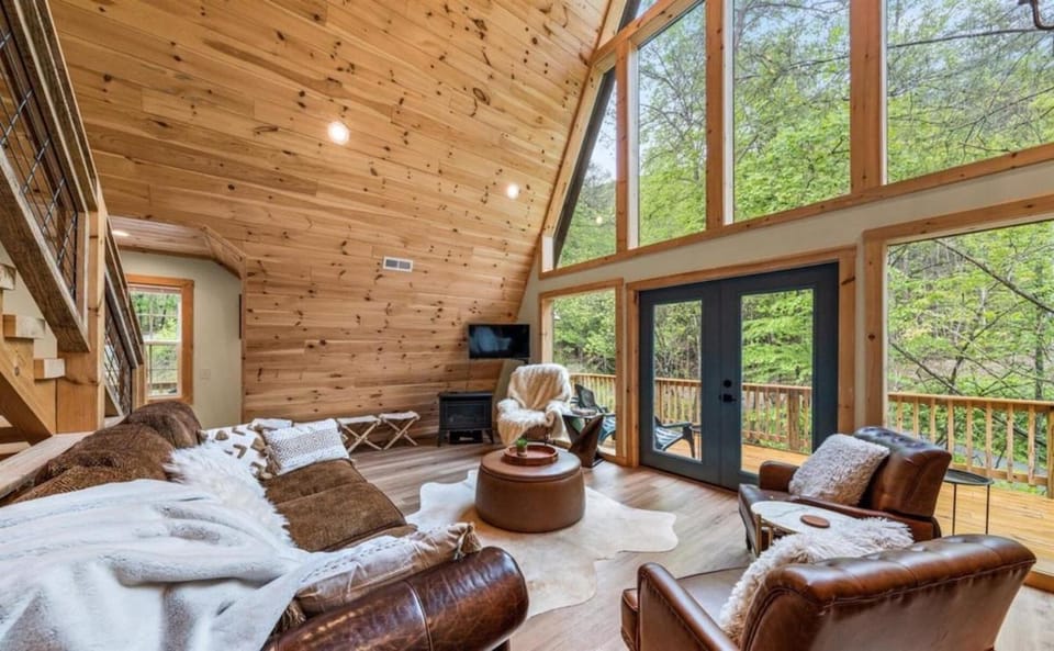 Cabin Coco Resort Stay! Swim Spa, Views, Games Cabin in Sevier County