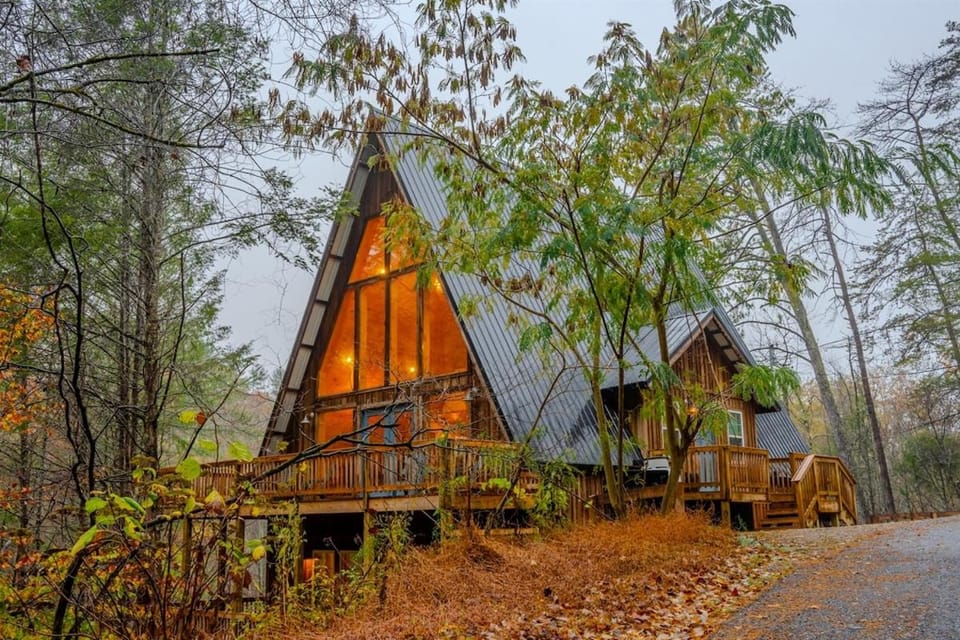 Cabin Coco Resort Stay! Swim Spa, Views, Games Cabin in Sevier County