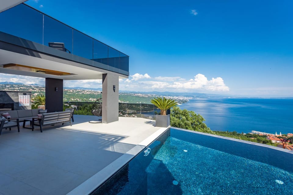 Balcony/Terrace, Swimming pool