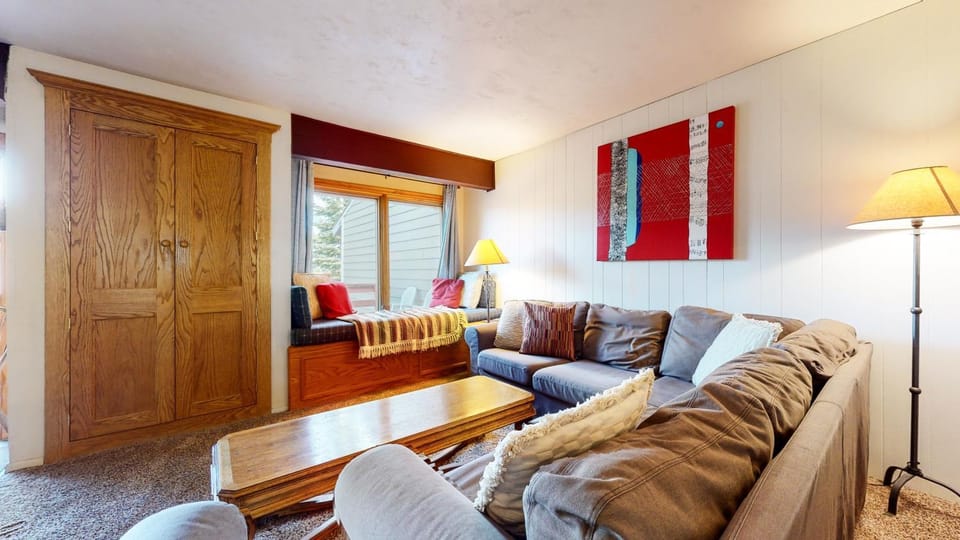 Lakeview Villas #28 condo Apartment in Mammoth Lakes