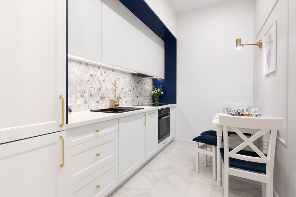 Kitchen or kitchenette, Dining area, stove