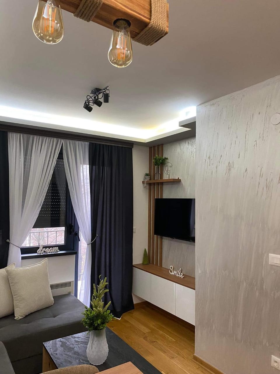 Communal lounge/ TV room, TV and multimedia, Living room, Seating area, Evening entertainment