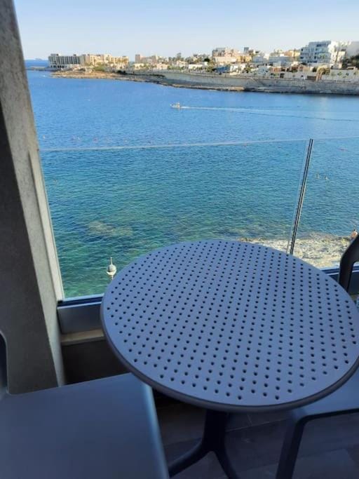 Cloud 7 Quality Sea Front Apartment Apartment in Marsaskala