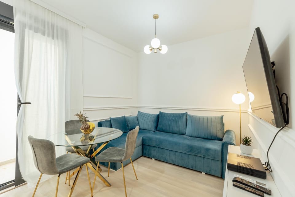 Communal lounge/ TV room, TV and multimedia, Living room, Seating area