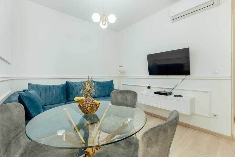 Communal lounge/ TV room, TV and multimedia, Living room, Seating area