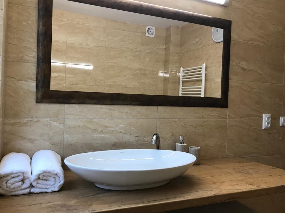 Bathroom, towels