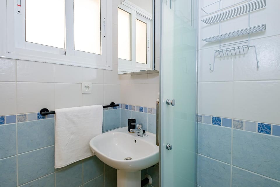 Shower, Toilet