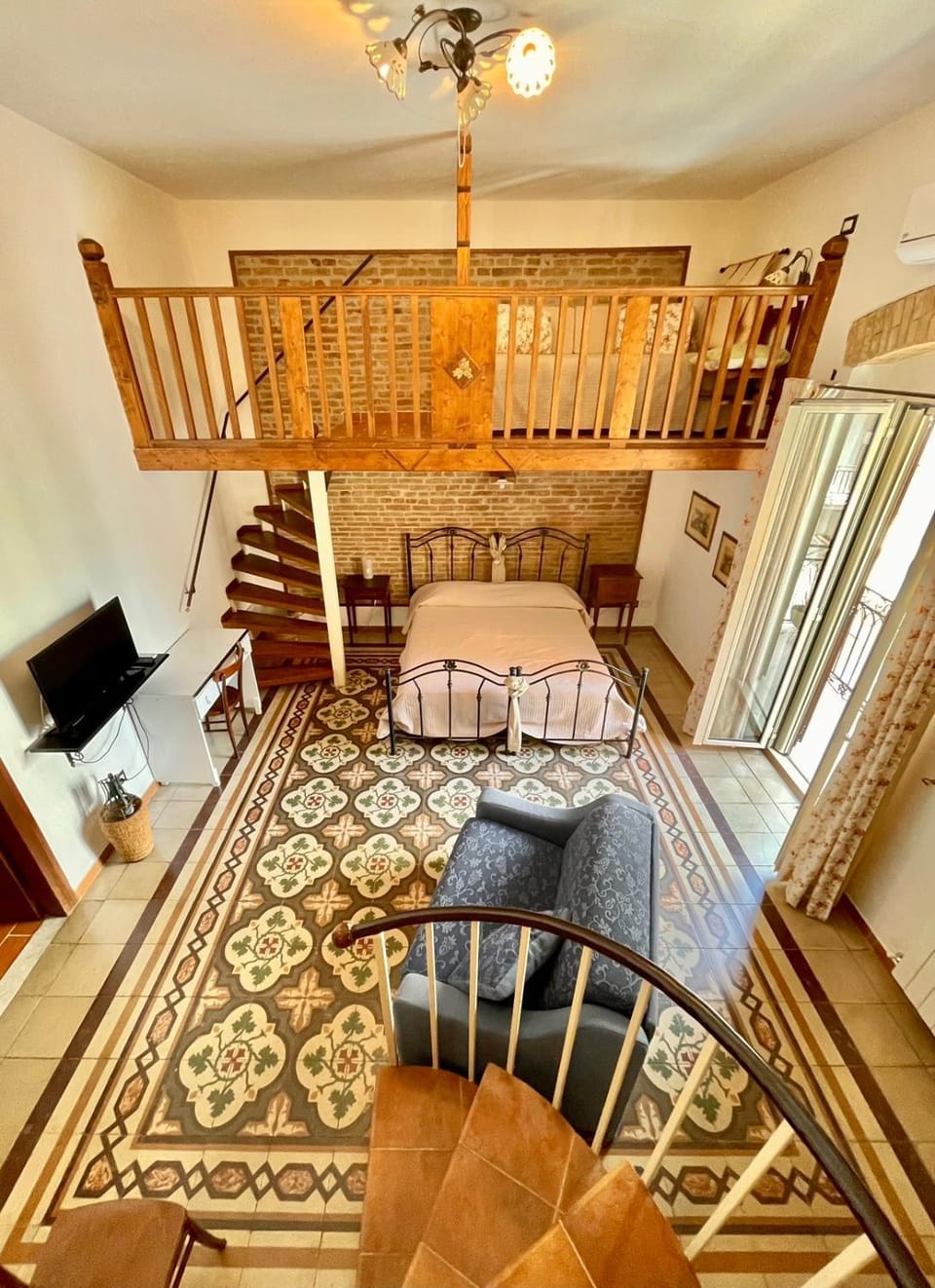 Bed, TV and multimedia, Other, Other, Other, Seating area, Bedroom, Area and facilities, Area and facilities, locker, locker, wardrobe, air conditioner, air conditioner