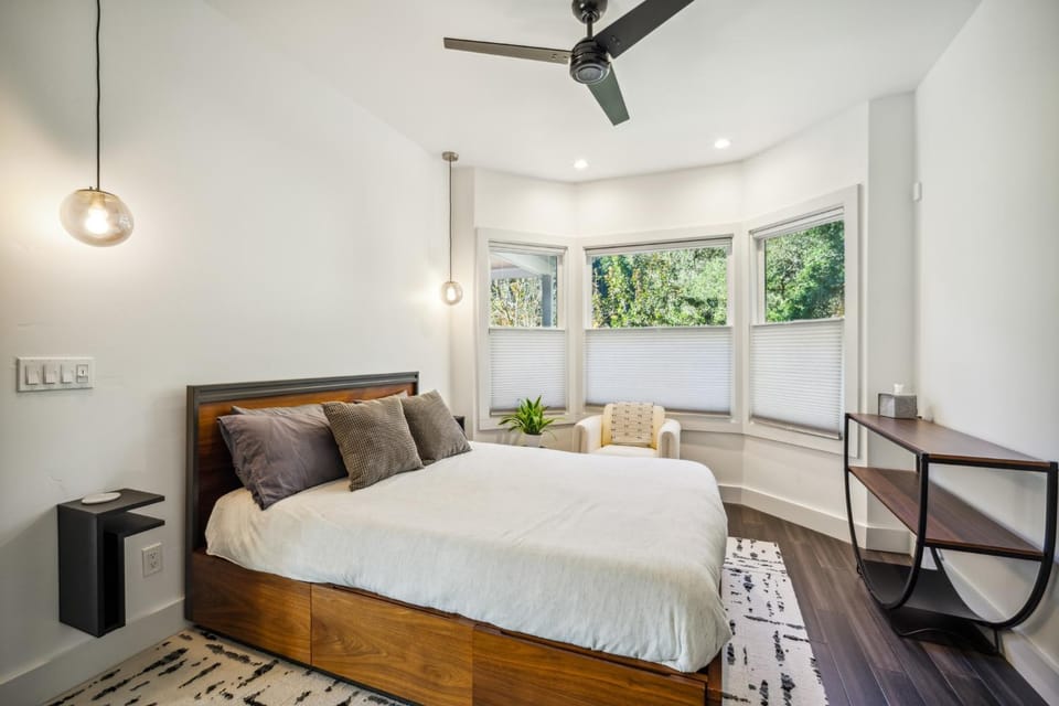 Luxury River Home - Pets Stay Free House in Monte Rio