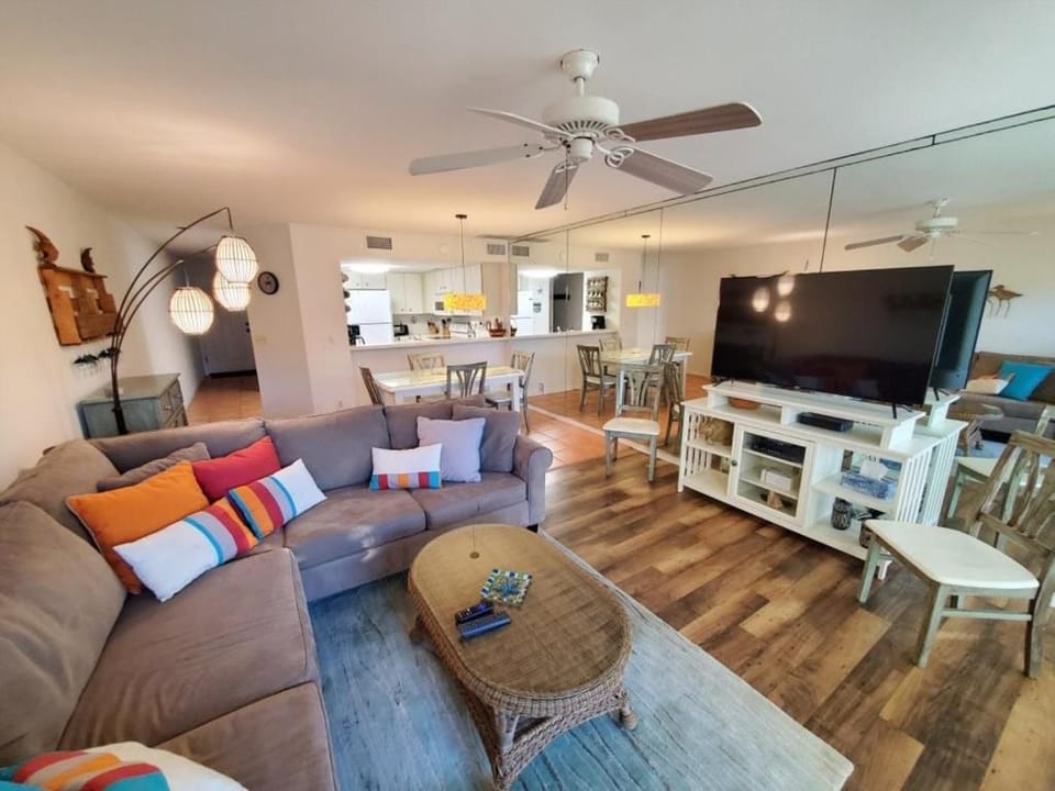 Spyglass 13 condo Apartment in Crescent Beach
