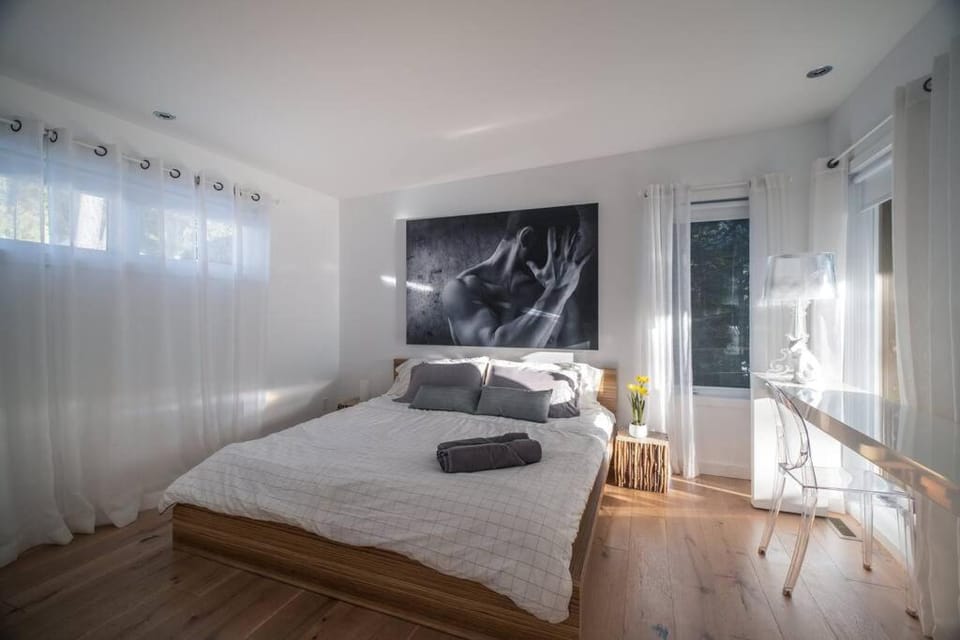 Chalet DesignPur on the lake Chalet in Quebec