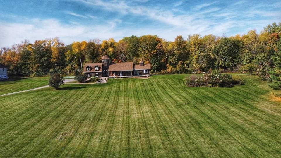 Hillside Estate - 14 Acre Waterfront Log home on Lake Champlain Villa in Grand Isle