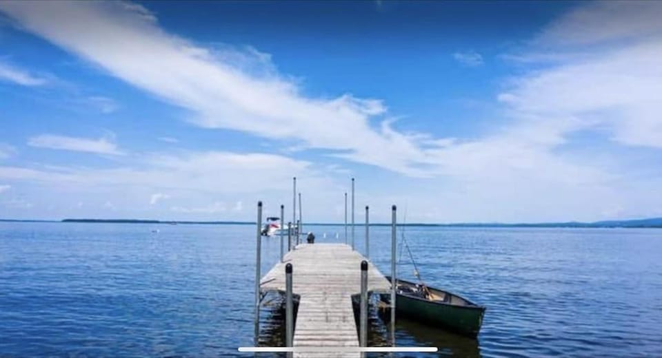 Hillside Estate - 14 Acre Waterfront Log home on Lake Champlain Villa in Grand Isle