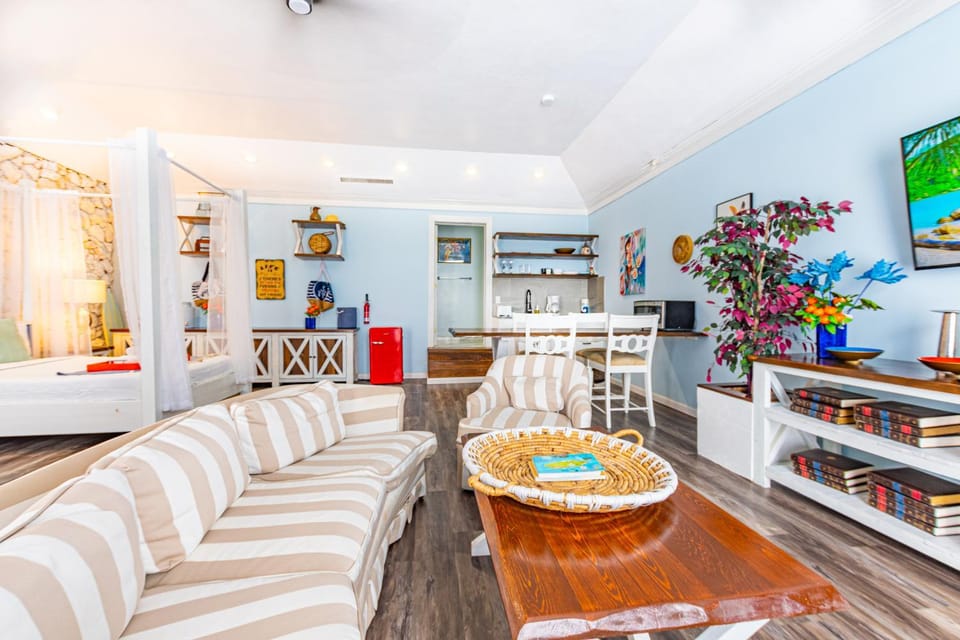 TV and multimedia, Kitchen or kitchenette, Living room, Seating area