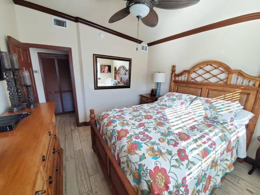 Hawaiian Cottage - Heated Pool Walk to the Beach Apartment in Cape Canaveral