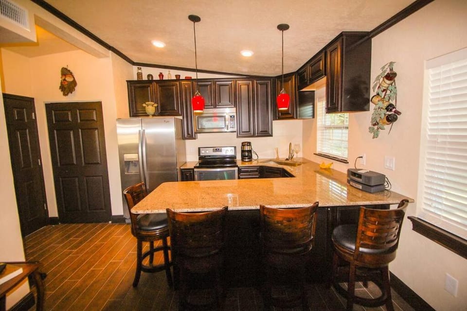 Tahitian Cottage - Heated Pool Walk to the Beach Apartment in Cape Canaveral