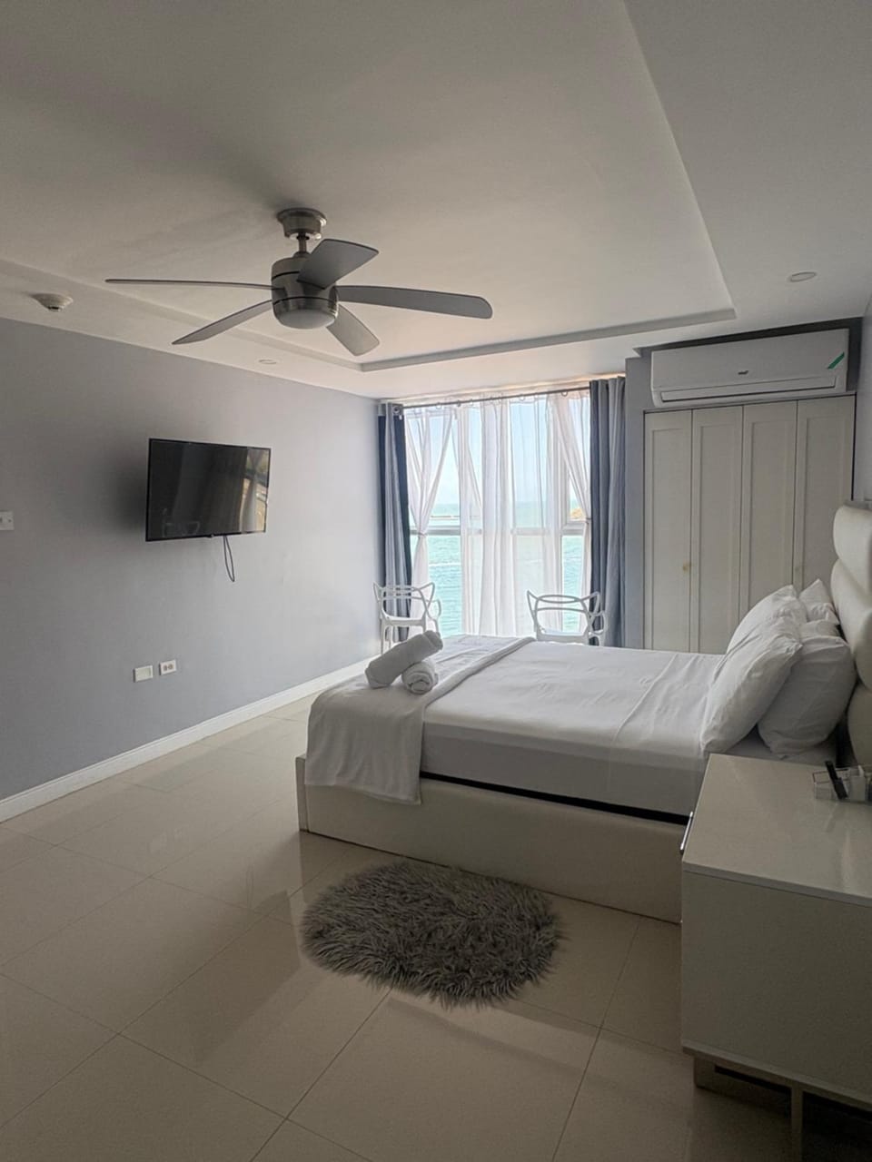 Large Luxurious Beach Front at Bayfront Villa Apartment in Portmore