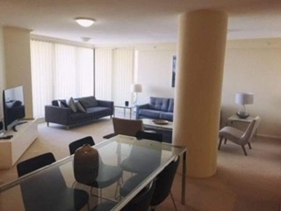 Large elevated apartment St Leonards Apartment in Sydney