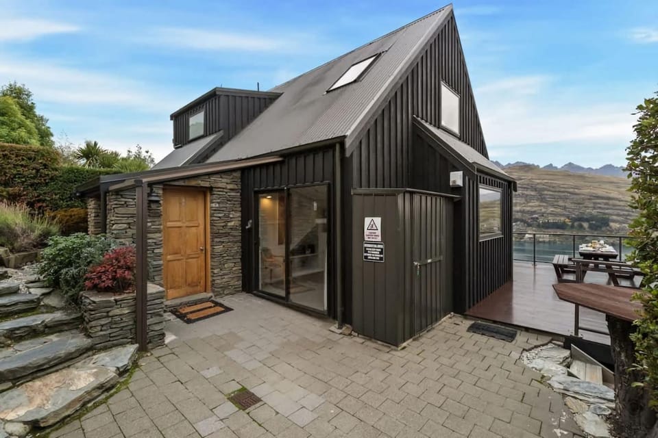 Woodlands Close Retreat House in Queenstown